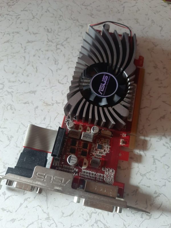 ASUS EAH6570/DI/1GD3 (LP) Radeon HD 6570 DDR3 1 GB video kartı